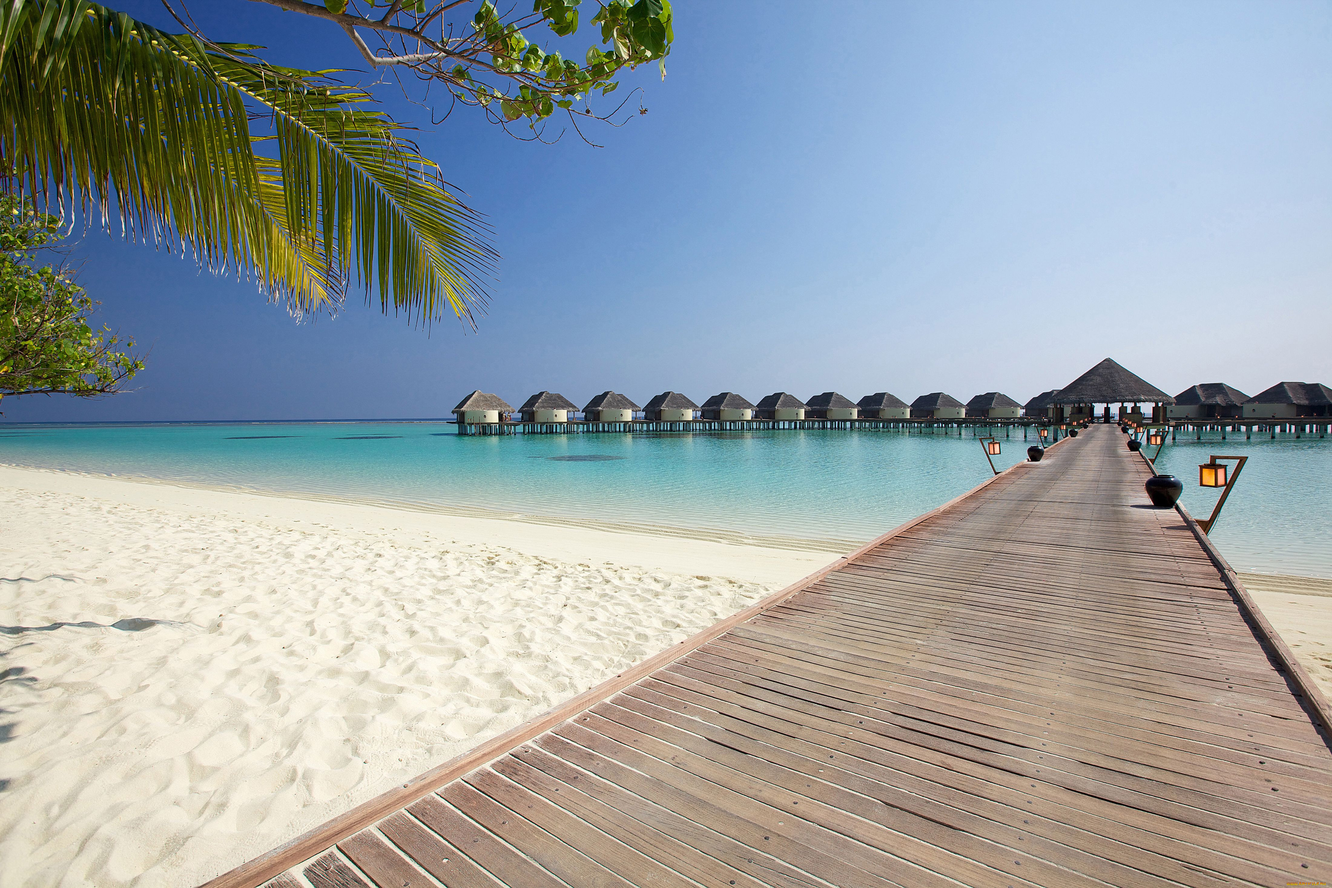 Покажи красивый пляж. Остров Канухура Мальдивы. Мальдивы Хитхадху. Soneva Fushi Мальдивы, Кунфунаду, Kunfunadhoo Island. Красивый пляж.